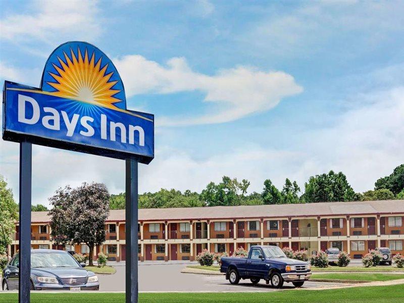 Days Inn By Wyndham Newport News Esterno foto