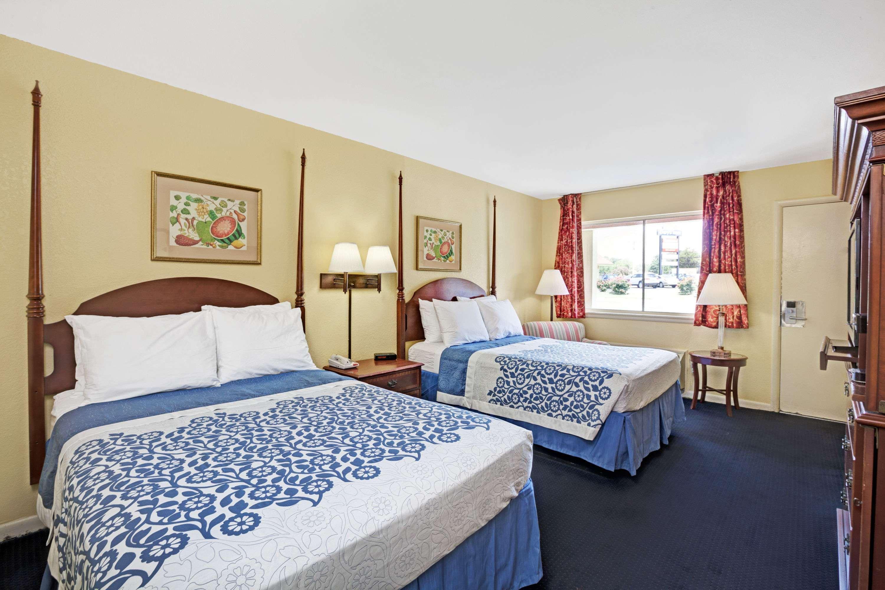 Days Inn By Wyndham Newport News Esterno foto