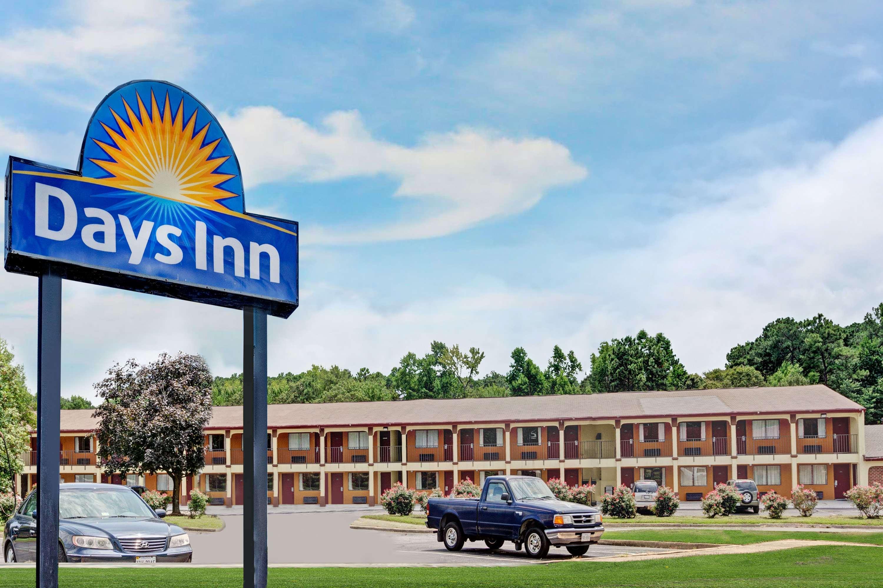Days Inn By Wyndham Newport News Esterno foto