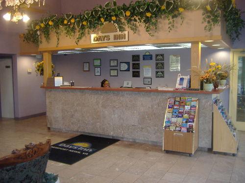 Days Inn By Wyndham Newport News Interno foto